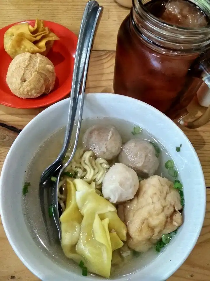 BUKA BAJU (Gubuk Makan Bakso Keju)