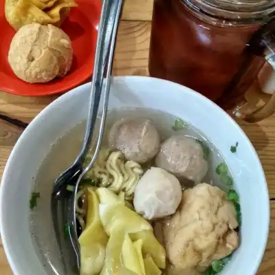 BUKA BAJU (Gubuk Makan Bakso Keju)