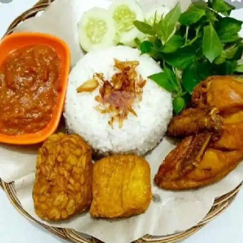 Gambar Makanan Soto Ayam Dan Ayam Goreng Buk Ayu, Batu Nunggal Kelurahan Samoja 4