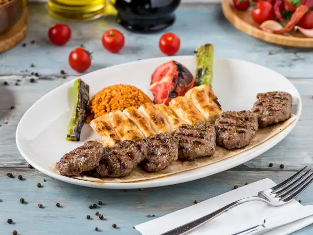 Ankaragüçlü Serhat Köfte & Kokoreç'nin yemek ve ambiyans fotoğrafları 1
