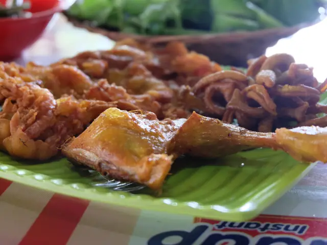 Gambar Makanan Ayam Goreng Aroma 7 8