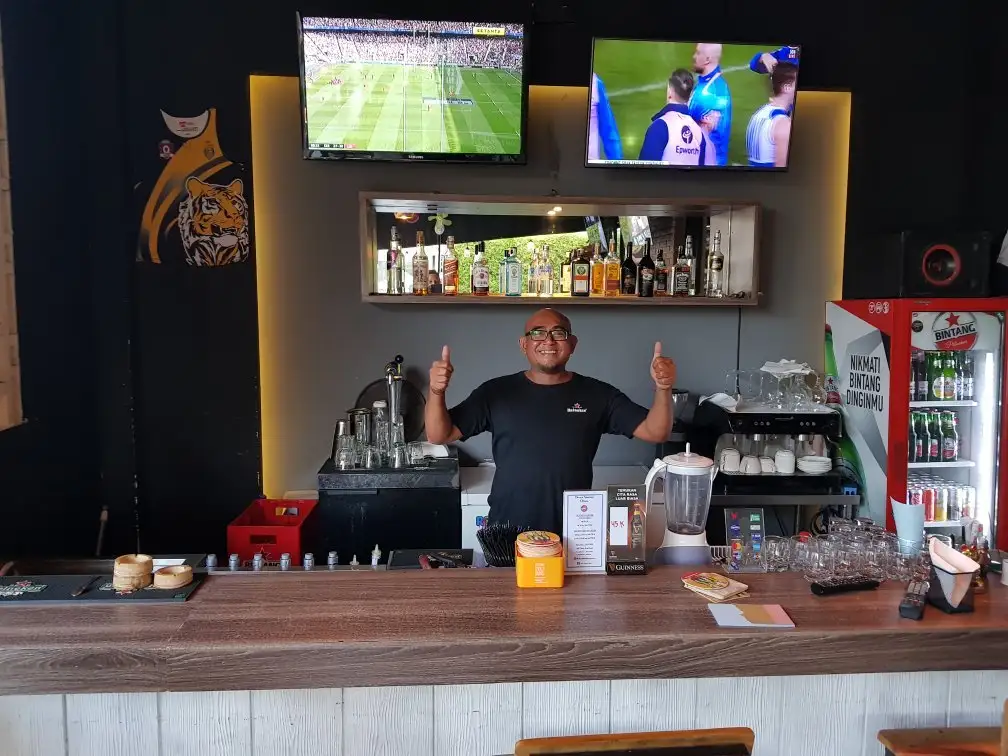 Dery’s Restaurant and Bar Sport Corner