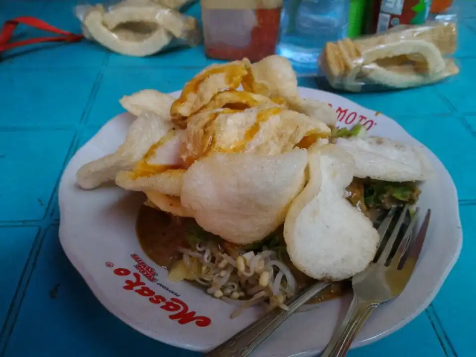 Gado-gado dan Es Pankuk Pak Yono