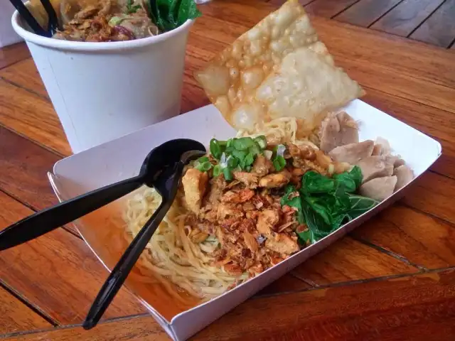 Gambar Makanan Mie Ayam Bakso Putri 3