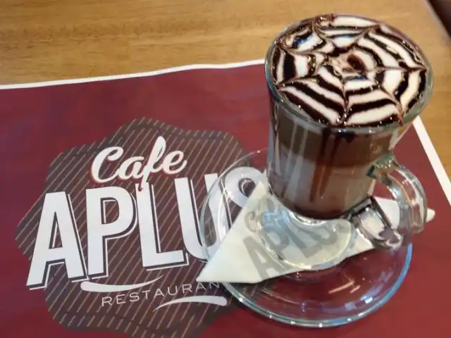 Cafe APLUS'nin yemek ve ambiyans fotoğrafları 1