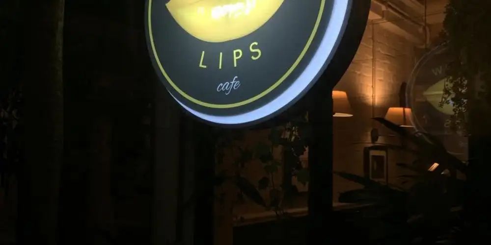Yellow Lips Cafe