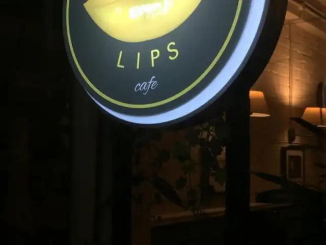 Yellow Lips Cafe