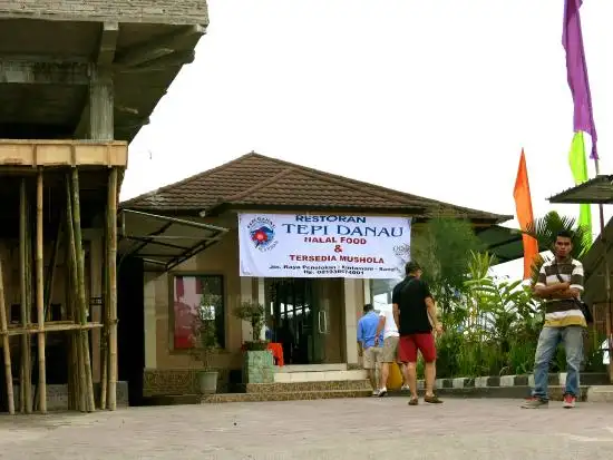 Gambar Makanan Tepi Danau, Rumah Makan 4