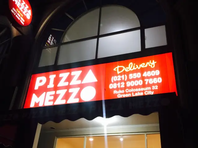 Gambar Makanan Pizza Mezzo 11