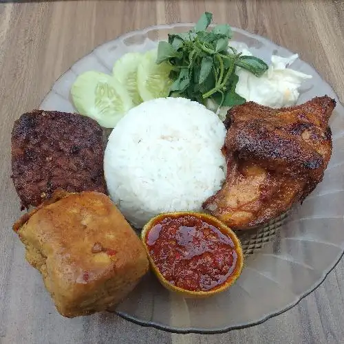 Gambar Makanan Ayam Bakar Kalasan Warung Pengkolan, Petogogan 9