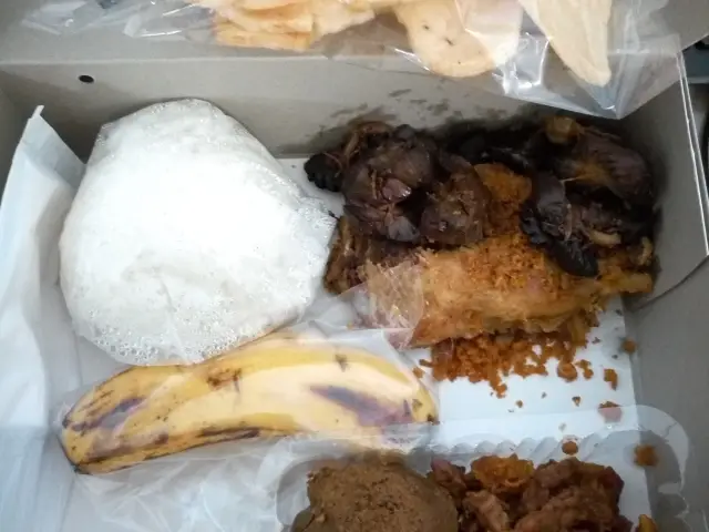 Gambar Makanan Ayam Goreng Suharti 2