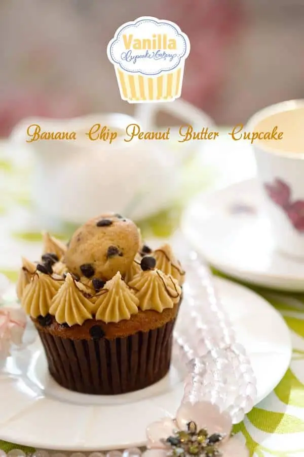 Vanilla Cupcake Bakery Food Photo 7