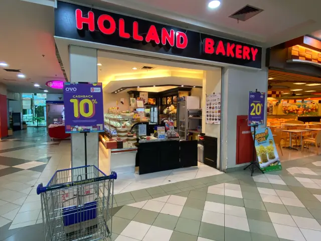 Gambar Makanan Holland Bakery 4