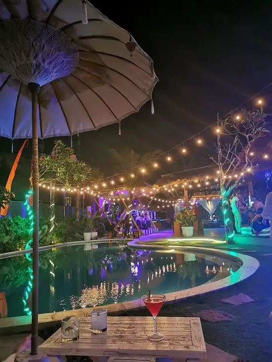 Gambar Makanan Backyards Pool Bar and BBQ 13