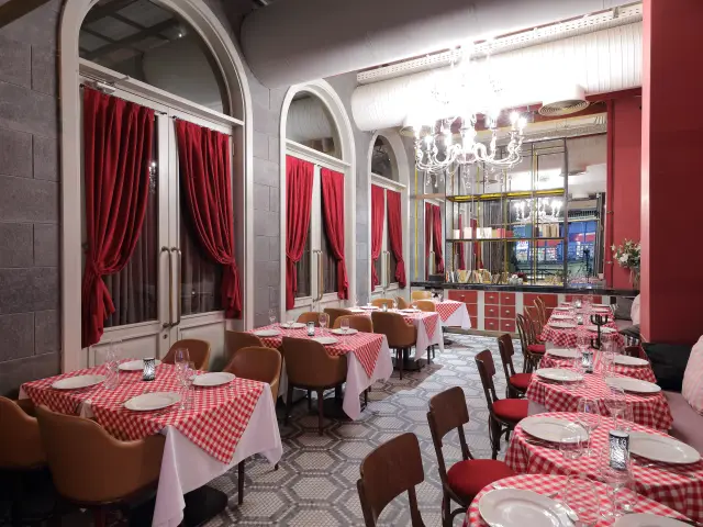 L’Entrecote de Paris'nin yemek ve ambiyans fotoğrafları 1