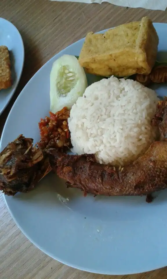 Bebek Hitam