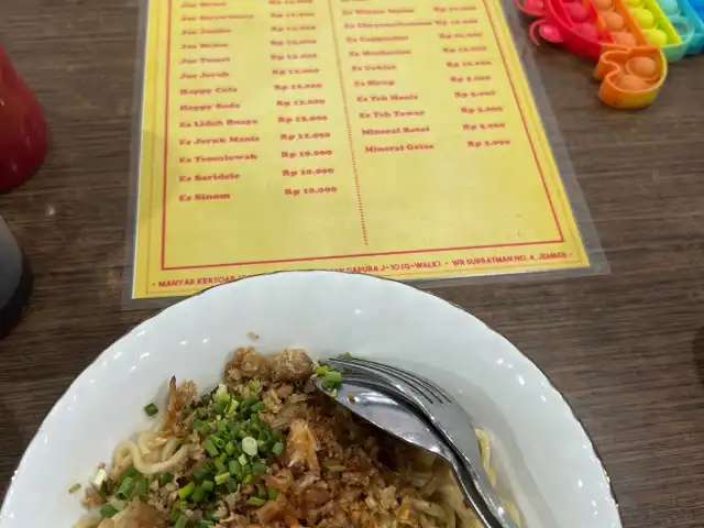 Gambar Makanan Pangsit Mie GNI Jember 2