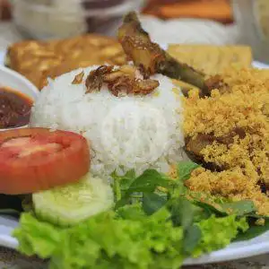 Gambar Makanan Ayam Penyet Serundeng Bu Wasiah, Cikini 6