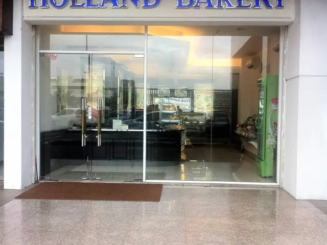 Gambar Makanan Holland Bakery 7