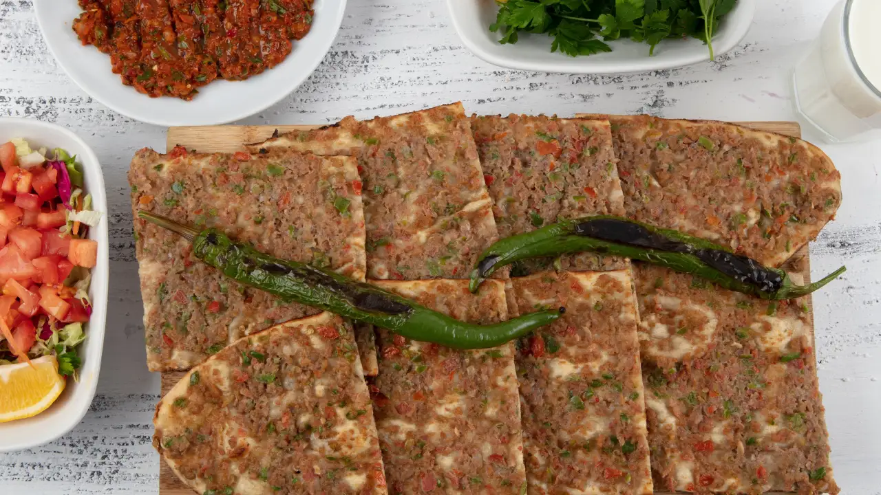 Mevlana Konyalı Etli Ekmek