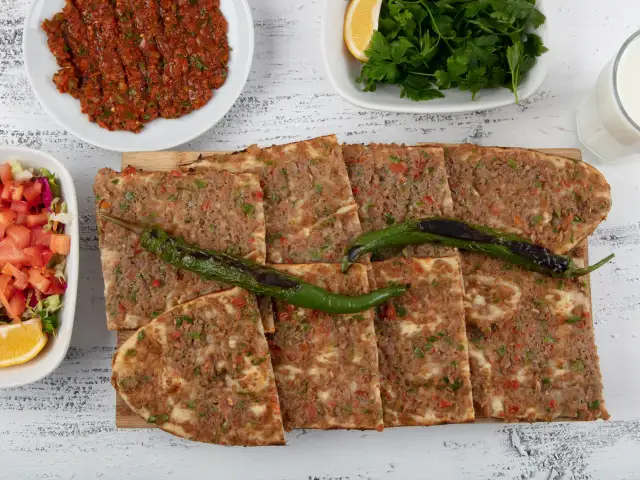 Mevlana Konyalı Etli Ekmek