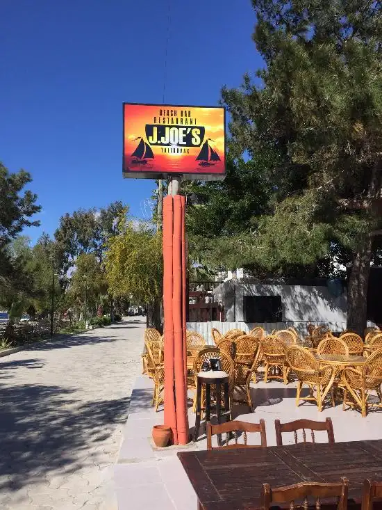 J.Joe's Beach Bar and Restaurant'nin yemek ve ambiyans fotoğrafları 6