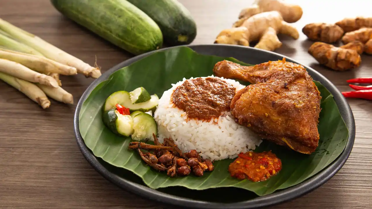 Nasi Ayam Penyet Lucy