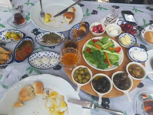 Yeşil Ve Zeytin Kafe Bistro'nin yemek ve ambiyans fotoğrafları 1