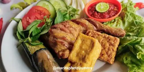 Ayam Kremes Sosis OE,  Kenyeri