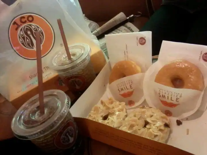 J.Co Donuts & Coffee