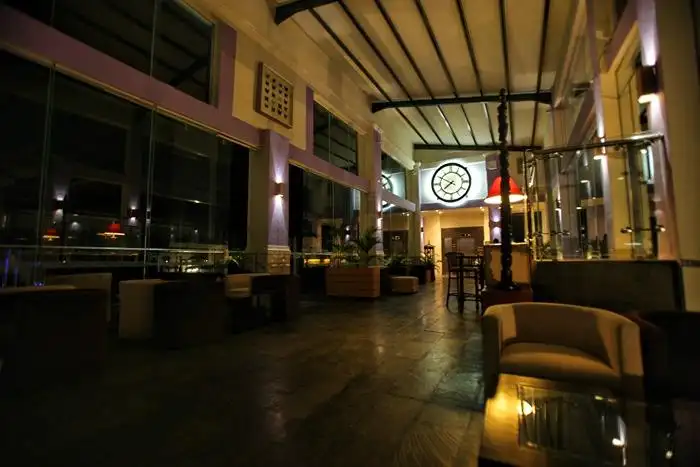 Gambar Makanan Sky Bar, Gran Senyiur Hotel 16