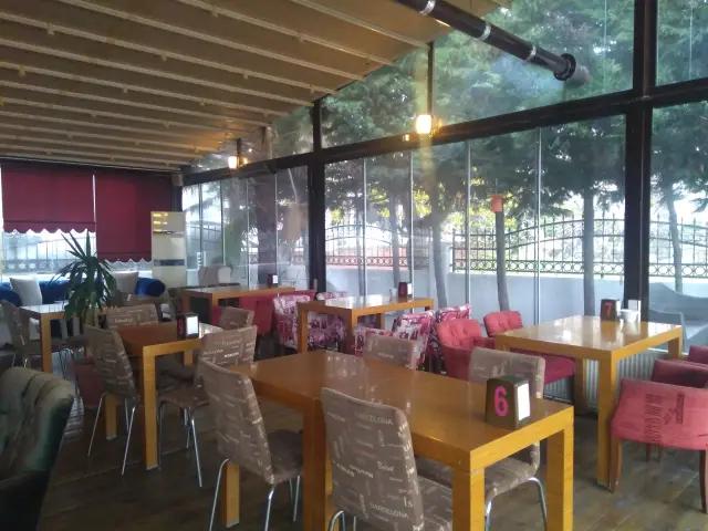 Cafe De Villa