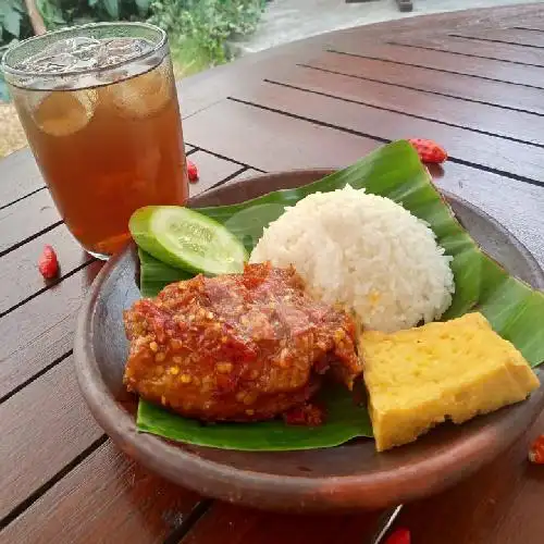 Gambar Makanan Ayam Pedas Soekarno Hatta, Bantaran 2