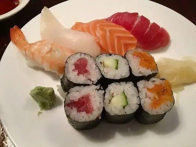 Gambar Makanan Toro Sushi & Ramen 11