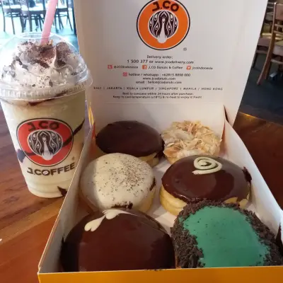 J.CO Donuts & Coffee