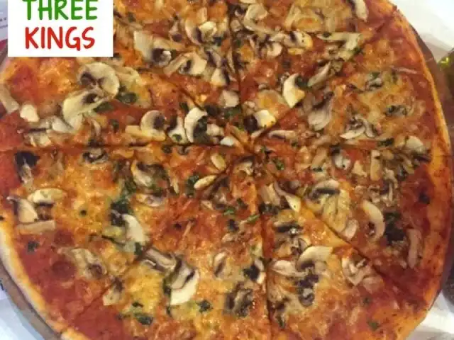 Gambar Makanan Three Kings Pizza 17