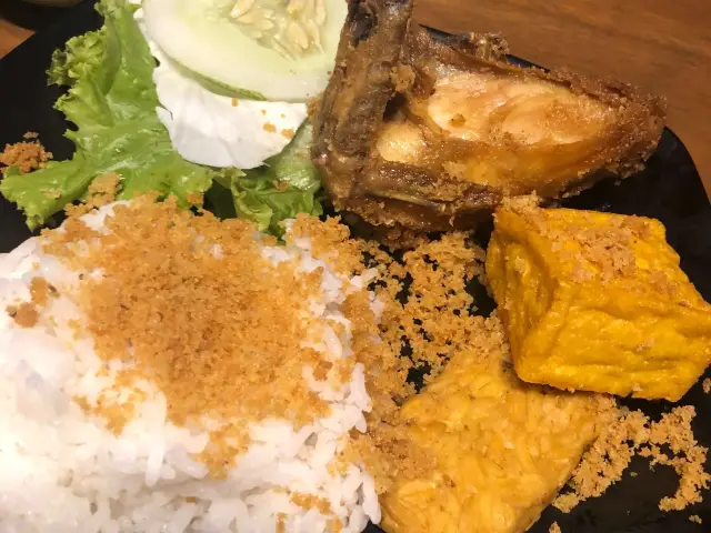 Gambar Makanan Ayam Kremes Kraton 19