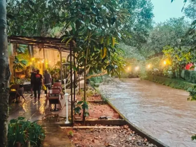 Gambar Makanan Kopi Tepi Sungai 3