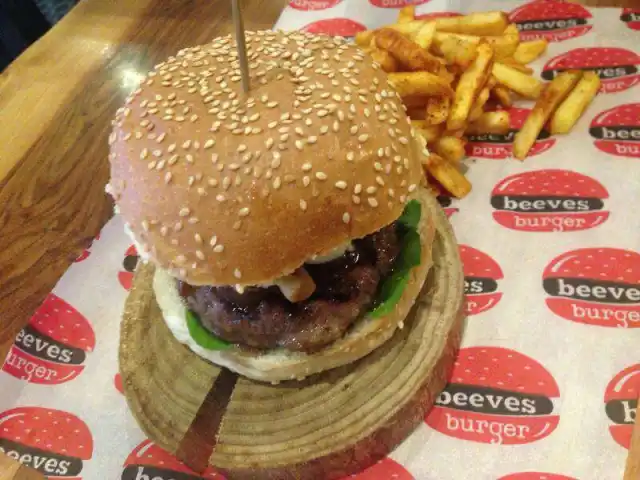Beeves Burger & Steakhouse'nin yemek ve ambiyans fotoğrafları 4
