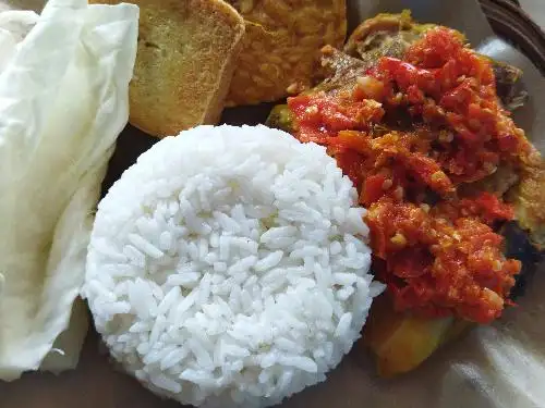 Ayam Penyet Mbok Giyem, Tanjung Priok