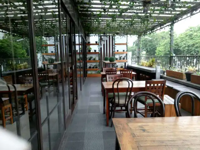 Gambar Makanan Savanna Rooftop Bar 15