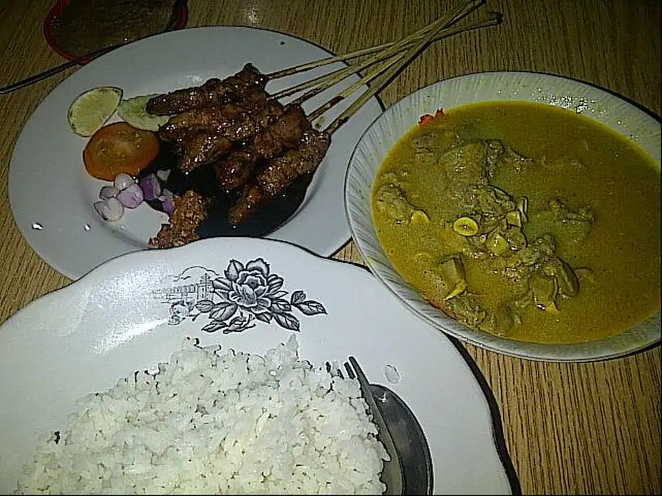 Sate Kambing Muda Ibu Hj. Muthmainnah