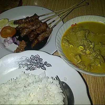 Sate Kambing Muda Ibu Hj. Muthmainnah