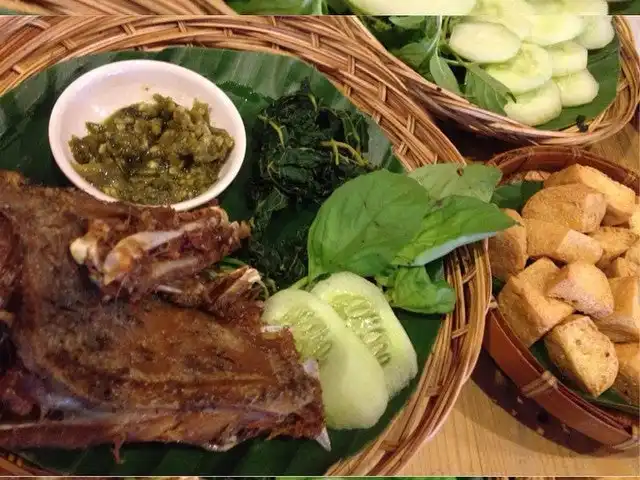 Bebek & Ayam Goreng Sari Rasa Pak Ndut