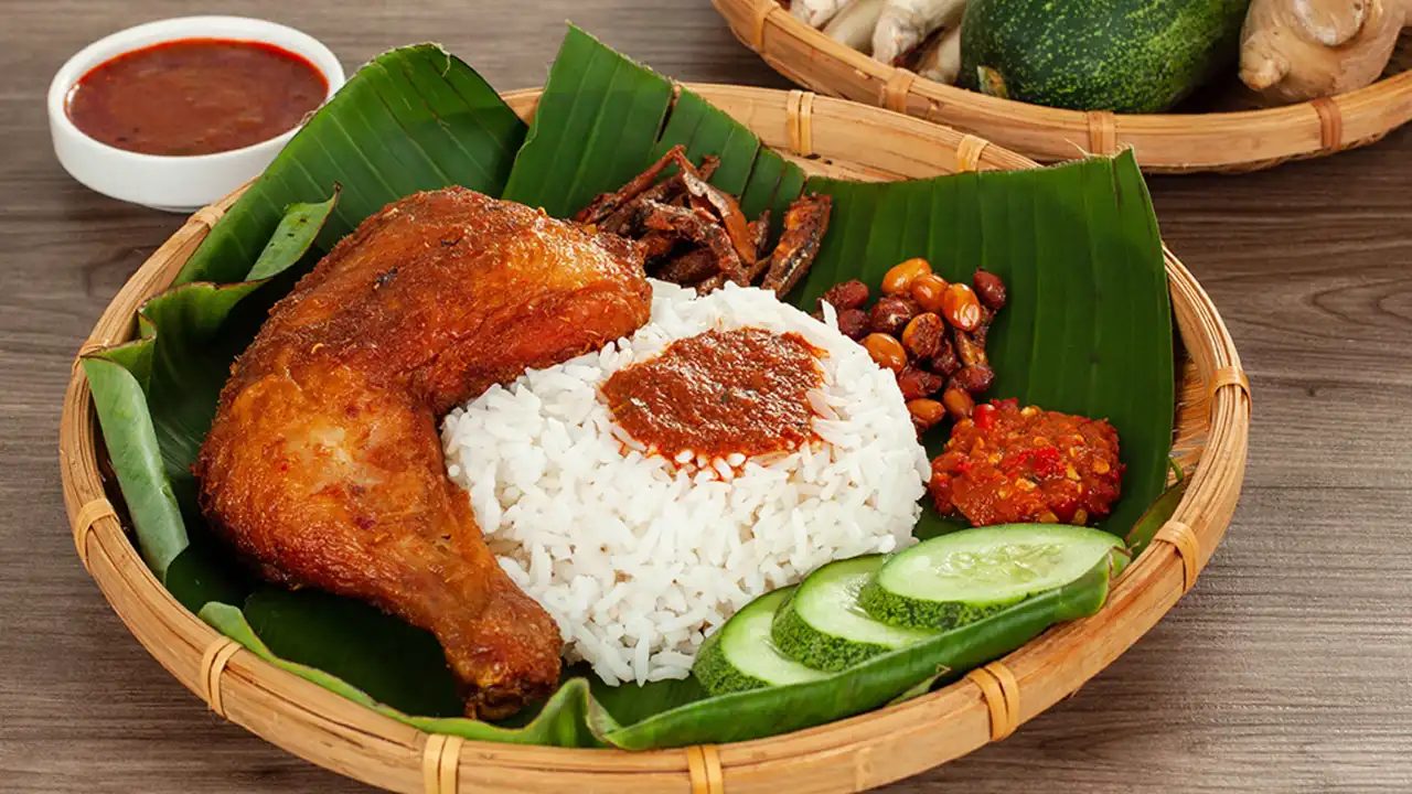 Pakcu & Makcu Corner Nasi Ayam Berempah