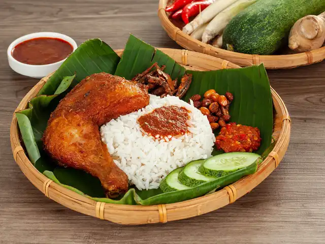 Pakcu & Makcu Corner Nasi Ayam Berempah