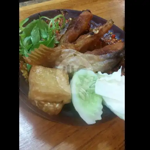 Gambar Makanan Warung Bu Tiya Penyet Goreng & Bakar, Banjarmasin Timur 9