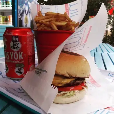 İzmir Kumru &amp; Burger'nin yemek ve ambiyans fotoğrafları 4
