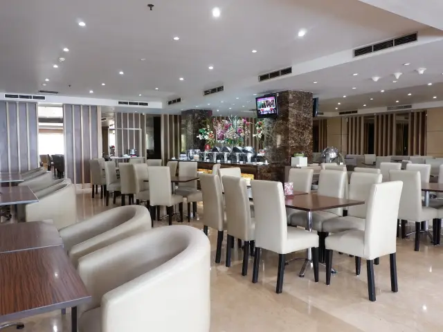Gambar Makanan Ritz Cafe - Orchardz Hotel 5