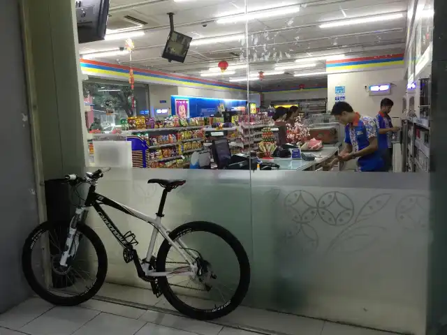 Gambar Makanan Indomaret Point Gwalk 12